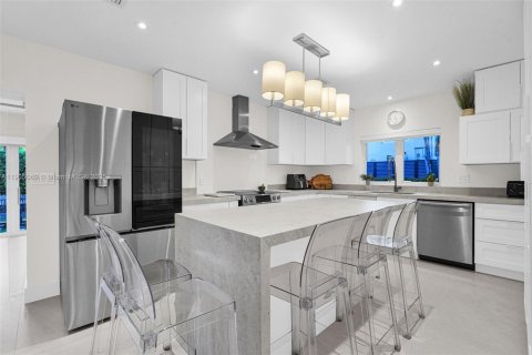 Снять в аренду виллу или дом в Ки-Бискейн, Флорида 4 спальни, 253.99м2, № 1956098 - фото 19