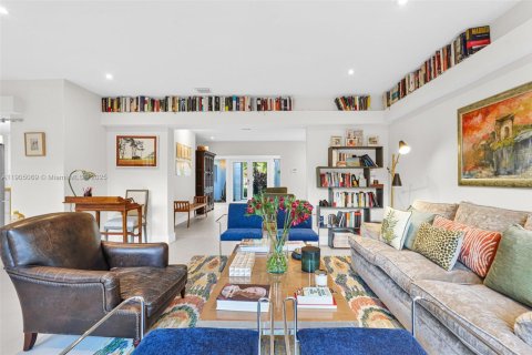 Снять в аренду виллу или дом в Ки-Бискейн, Флорида 4 спальни, 253.99м2, № 1956098 - фото 13