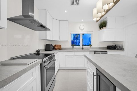 Снять в аренду виллу или дом в Ки-Бискейн, Флорида 4 спальни, 253.99м2, № 1956098 - фото 20