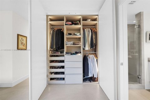 Снять в аренду виллу или дом в Ки-Бискейн, Флорида 4 спальни, 253.99м2, № 1956098 - фото 22