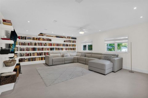 Снять в аренду виллу или дом в Ки-Бискейн, Флорида 4 спальни, 253.99м2, № 1956098 - фото 15