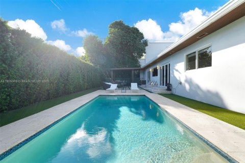 Снять в аренду виллу или дом в Ки-Бискейн, Флорида 4 спальни, 253.99м2, № 1956098 - фото 30