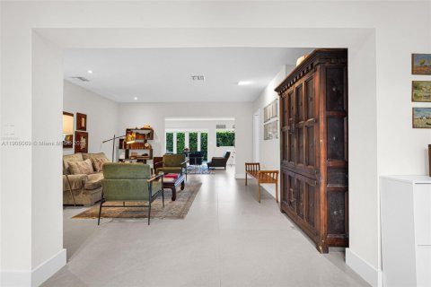 Снять в аренду виллу или дом в Ки-Бискейн, Флорида 4 спальни, 253.99м2, № 1956098 - фото 5