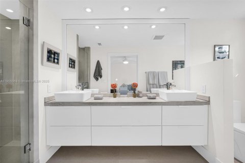 Снять в аренду виллу или дом в Ки-Бискейн, Флорида 4 спальни, 253.99м2, № 1956098 - фото 23