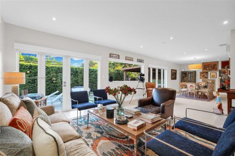 Снять в аренду виллу или дом в Ки-Бискейн, Флорида 4 спальни, 253.99м2, № 1956098 - фото 14