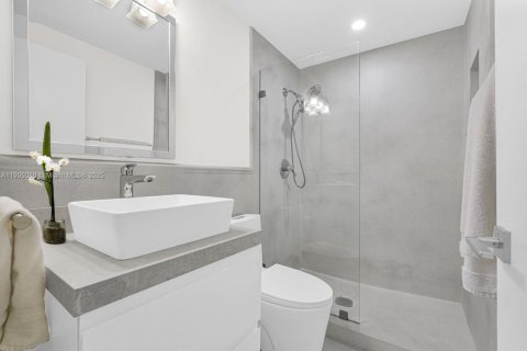 Снять в аренду виллу или дом в Ки-Бискейн, Флорида 4 спальни, 253.99м2, № 1956098 - фото 29