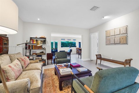 Снять в аренду виллу или дом в Ки-Бискейн, Флорида 4 спальни, 253.99м2, № 1956098 - фото 7