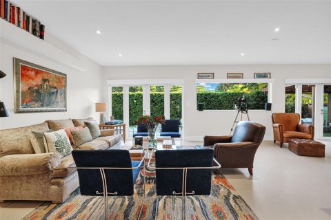 Снять в аренду виллу или дом в Ки-Бискейн, Флорида 4 спальни, 253.99м2, № 1956098 - фото 9