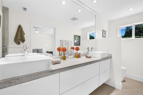 Снять в аренду виллу или дом в Ки-Бискейн, Флорида 4 спальни, 253.99м2, № 1956098 - фото 25