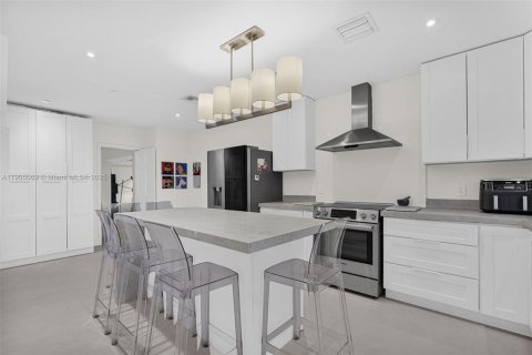 Снять в аренду виллу или дом в Ки-Бискейн, Флорида 4 спальни, 253.99м2, № 1956098 - фото 18