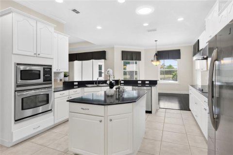 Casa en venta en Orlando, Florida, 4 dormitorios, 364.64 m2 № 2110689 - foto 18