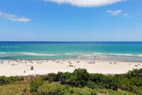 Condo in Miami Beach, Florida, 1 bedroom  № 2076107 - photo 18