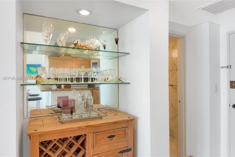 Condo in Miami Beach, Florida, 1 bedroom  № 2076107 - photo 6