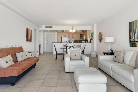 Condo in Miami Beach, Florida, 1 bedroom  № 2076107 - photo 9