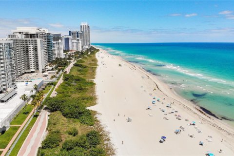 Condo in Miami Beach, Florida, 1 bedroom  № 2076107 - photo 19