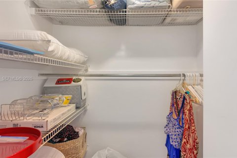 Condo in Miami Beach, Florida, 1 bedroom  № 2076107 - photo 11