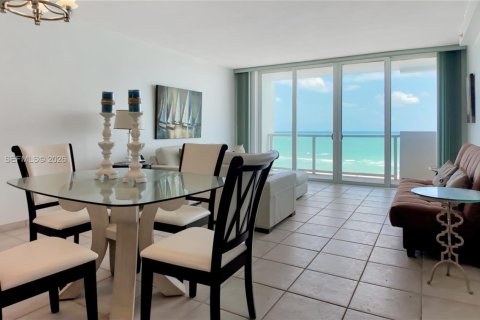 Condo in Miami Beach, Florida, 1 bedroom  № 2076107 - photo 8