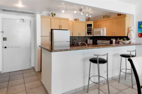 Condo in Miami Beach, Florida, 1 bedroom  № 2076107 - photo 4