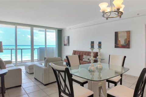 Condo in Miami Beach, Florida, 1 bedroom  № 2076107 - photo 3