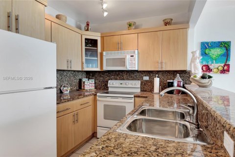 Condo in Miami Beach, Florida, 1 bedroom  № 2076107 - photo 5