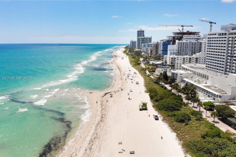 Condo in Miami Beach, Florida, 1 bedroom  № 2076107 - photo 20