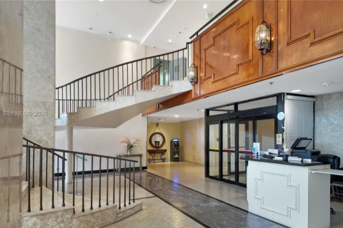 Condo in Miami Beach, Florida, 1 bedroom  № 2076107 - photo 27