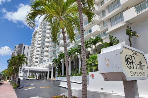 Condo in Miami Beach, Florida, 1 bedroom  № 2076107 - photo 25
