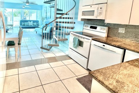 Copropriété à vendre à Miami Beach, Floride: 1 chambre № 1985423 - photo 2