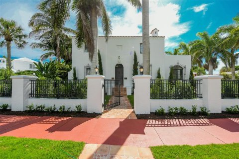 Casa en Sarasota, Florida 4 dormitorios, 285.21 m2 № 2114559