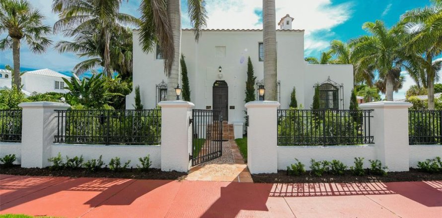 Villa ou maison à Sarasota, Floride 4 chambres, 285.21 m2 № 2114559