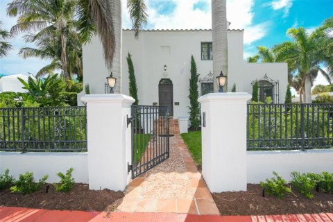 Villa ou maison à vendre à Sarasota, Floride: 4 chambres, 285.21 m2 № 2114559 - photo 6