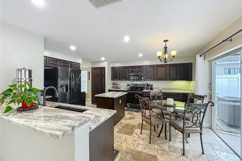 Casa en venta en Orlando, Florida, 5 dormitorios, 259.75 m2 № 1918674 - foto 21