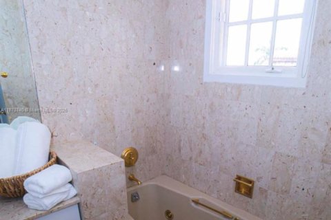 Copropriété à vendre à Miami Beach, Floride: 2 chambres, 132.76 m2 № 1924577 - photo 15