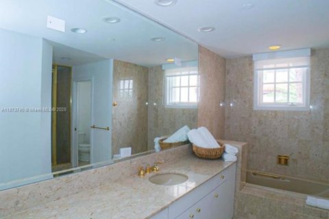 Copropriété à vendre à Miami Beach, Floride: 2 chambres, 132.76 m2 № 1924577 - photo 13