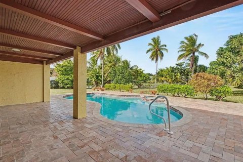 House in Cooper City, Florida 4 bedrooms, 208.47 sq.m. № 2282455 - photo 8