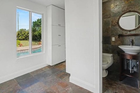 House in Cooper City, Florida 4 bedrooms, 208.47 sq.m. № 2282455 - photo 7