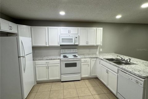 Duplex à vendre à Lake Wales, Floride: 4 chambres, 161.28 m2 № 2237627 - photo 5
