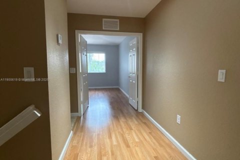 Снять в аренду таунхаус в Мирамар, Флорида 2 спальни, 134.71м2, № 1951491 - фото 11