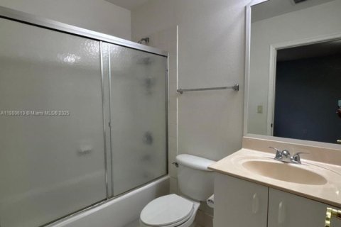 Снять в аренду таунхаус в Мирамар, Флорида 2 спальни, 134.71м2, № 1951491 - фото 17