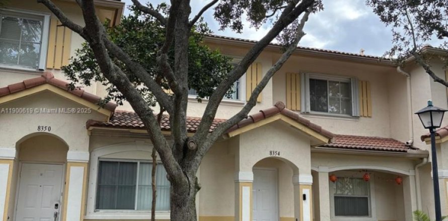 Таунхаус в Мирамар, Флорида 2 спальни, 134.71м2 № 1951491