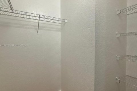 Снять в аренду таунхаус в Мирамар, Флорида 2 спальни, 134.71м2, № 1951491 - фото 16