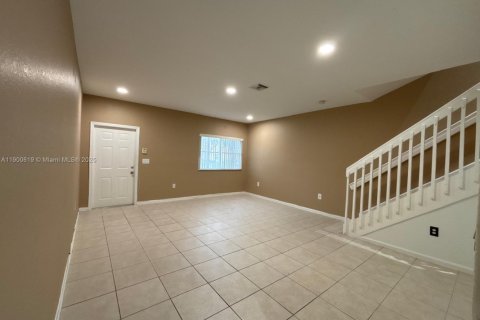 Снять в аренду таунхаус в Мирамар, Флорида 2 спальни, 134.71м2, № 1951491 - фото 9