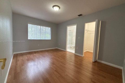 Снять в аренду таунхаус в Мирамар, Флорида 2 спальни, 134.71м2, № 1951491 - фото 12