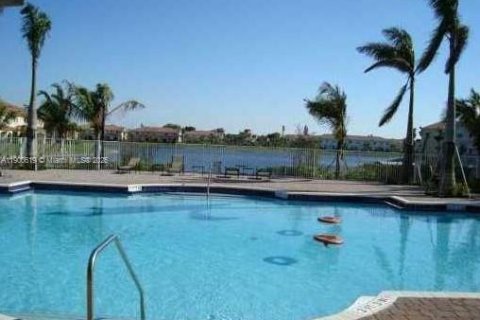 Снять в аренду таунхаус в Мирамар, Флорида 2 спальни, 134.71м2, № 1951491 - фото 18