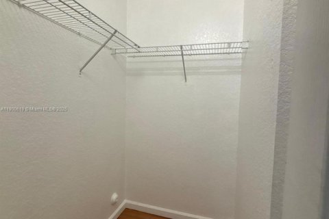 Снять в аренду таунхаус в Мирамар, Флорида 2 спальни, 134.71м2, № 1951491 - фото 14