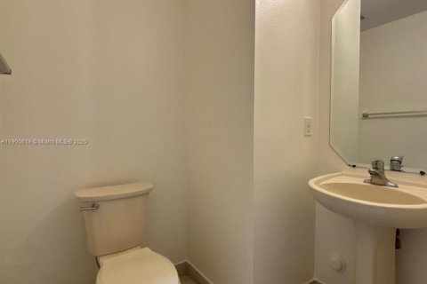 Снять в аренду таунхаус в Мирамар, Флорида 2 спальни, 134.71м2, № 1951491 - фото 8