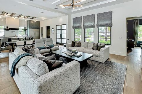 House in Winter Park, Florida 5 bedrooms, 369.19 sq.m. № 1636063 - photo 9