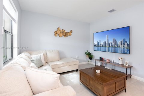 Adosado en venta en Cutler Bay, Florida, 3 dormitorios, 124.02 m2 № 2173591 - foto 2