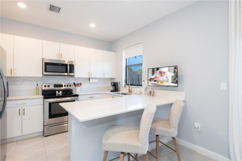 Adosado en venta en Cutler Bay, Florida, 3 dormitorios, 124.02 m2 № 2173591 - foto 9