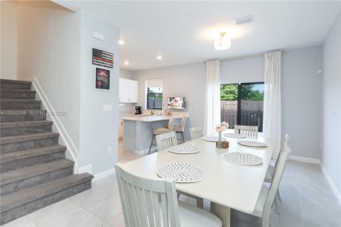 Adosado en venta en Cutler Bay, Florida, 3 dormitorios, 124.02 m2 № 2173591 - foto 8
